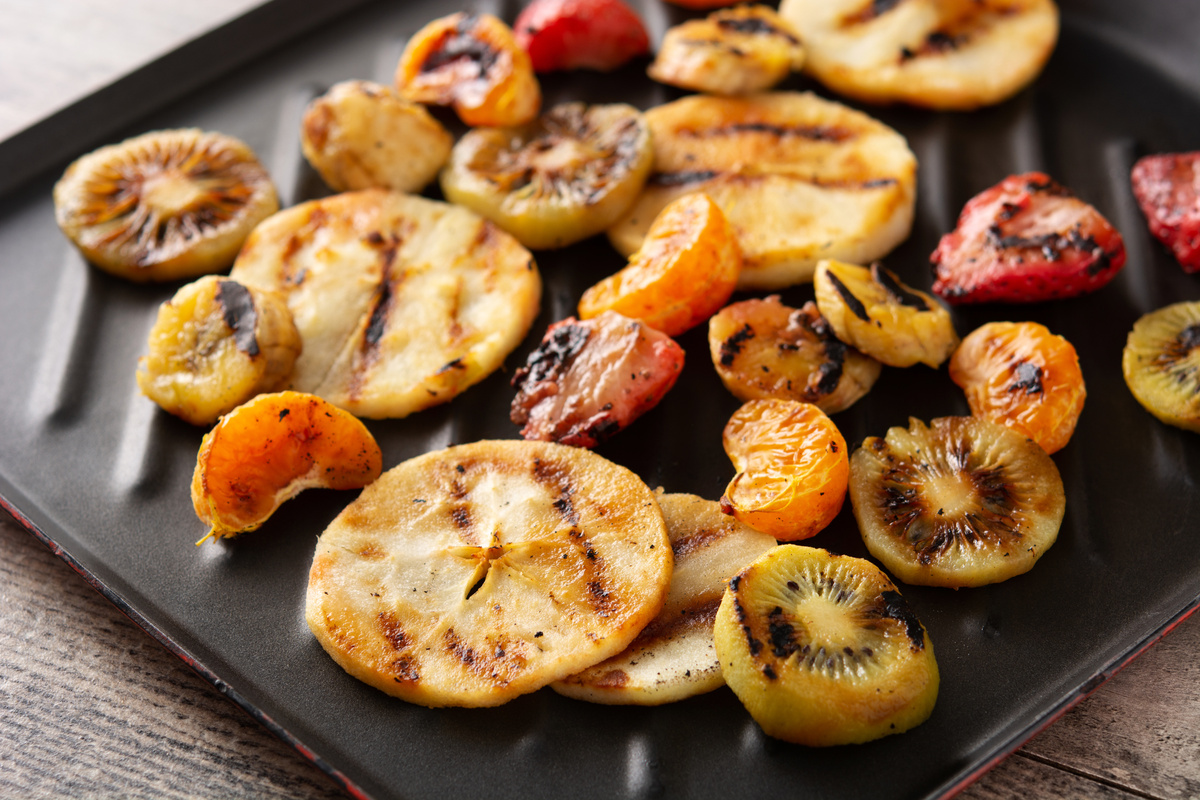 Grilled Fruit in the Iron Pan